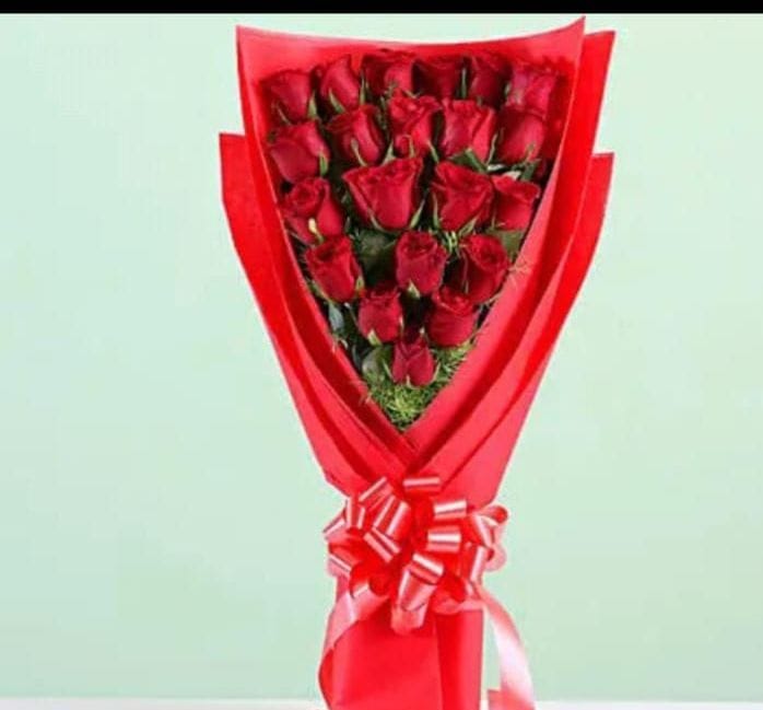 Elegant Red Rose Radiance Bouquet