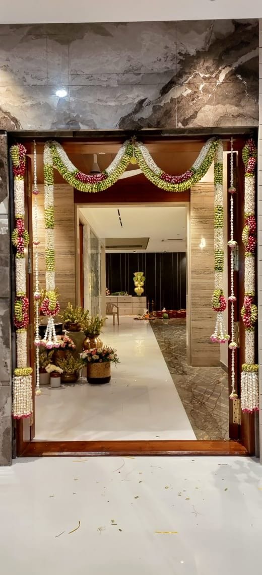 Luxe Jasmine & Rosebud Doorway Arch with Floral Hangings